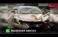 Медведь напал на сбившую его машину - YouTube