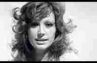 Алла Пугачёва - Нас бьют, мы летаем. - YouTube